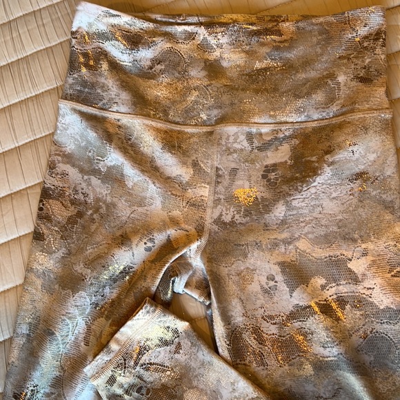 Athleta gilded gold leggings - Picture 5 of 8